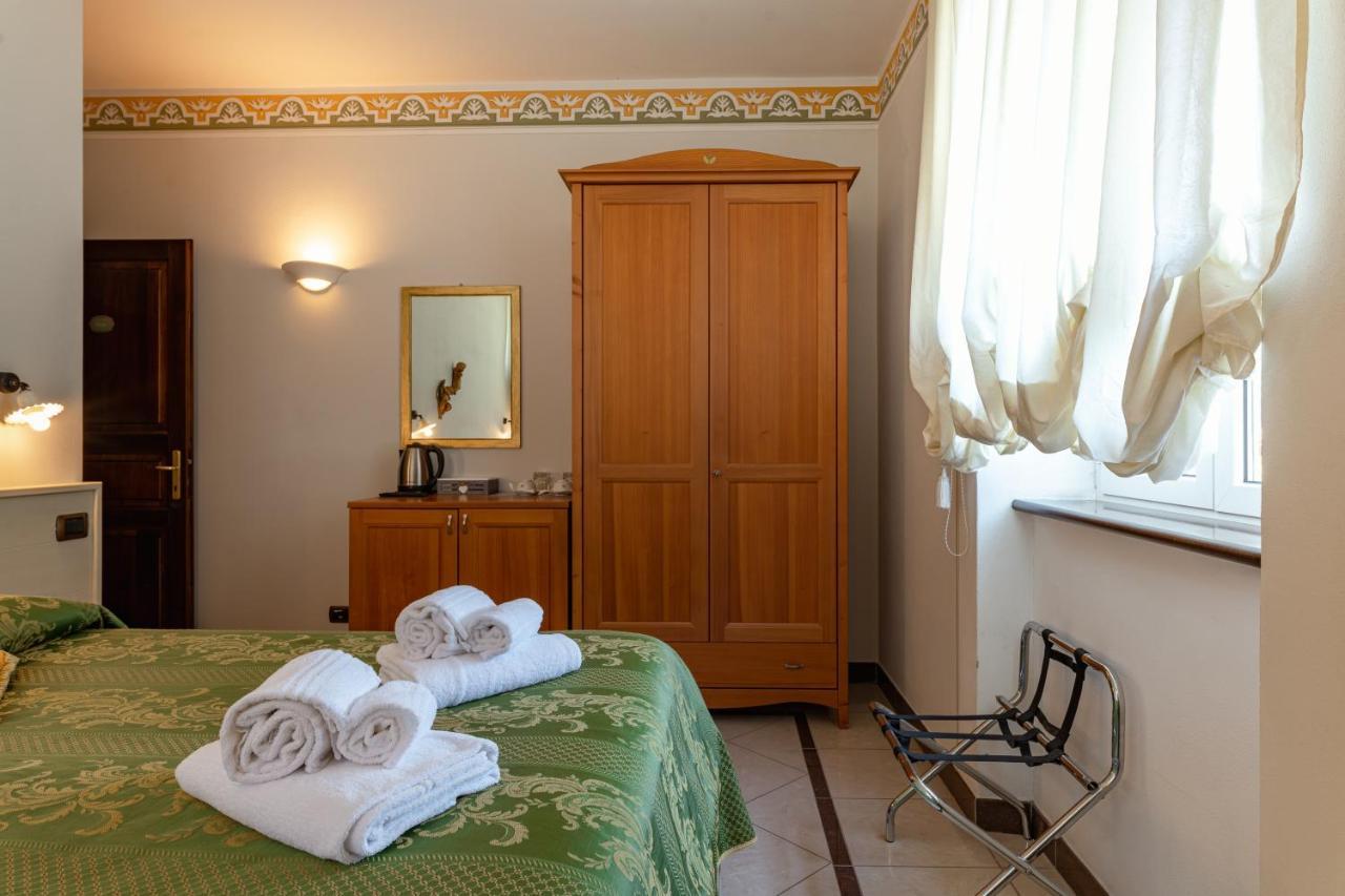 Lucca Franco's Couette-café Diecimo